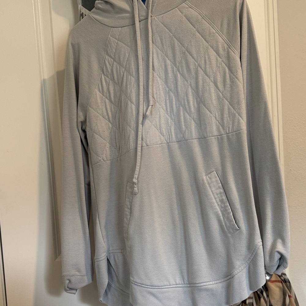 Maurices Light Gray Quilted Hoodie Sweater